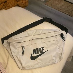 Nike tech hip pack